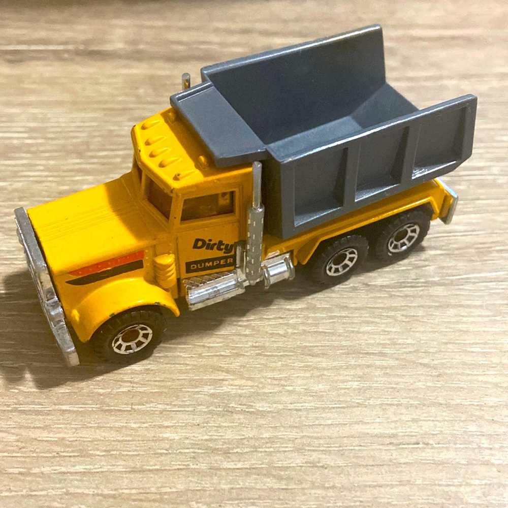 Vintage Matchbox 1981 Peterbilt Dirty Dumper Yellow Dump Truck Tipper